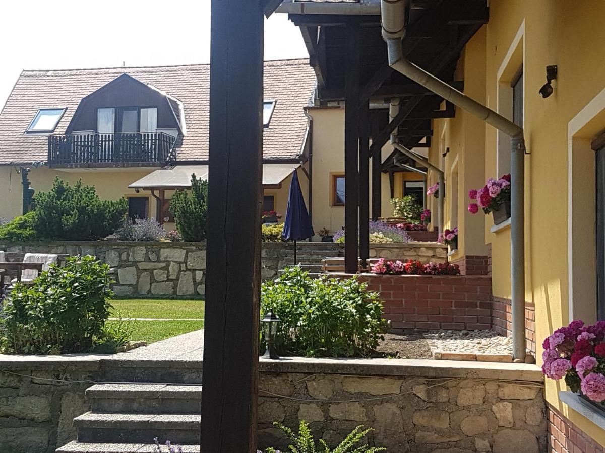 Huber Panzio Bed & Breakfast Fertorakos Exterior photo