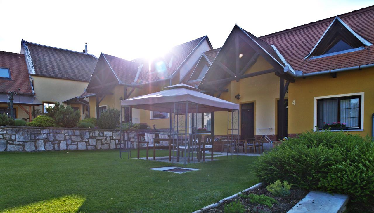 Huber Panzio Bed & Breakfast Fertorakos Exterior photo